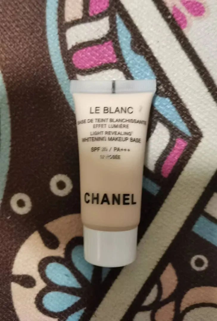 25440 bright skin chanel