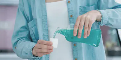/img/25463-choosing-mouthwash.webp