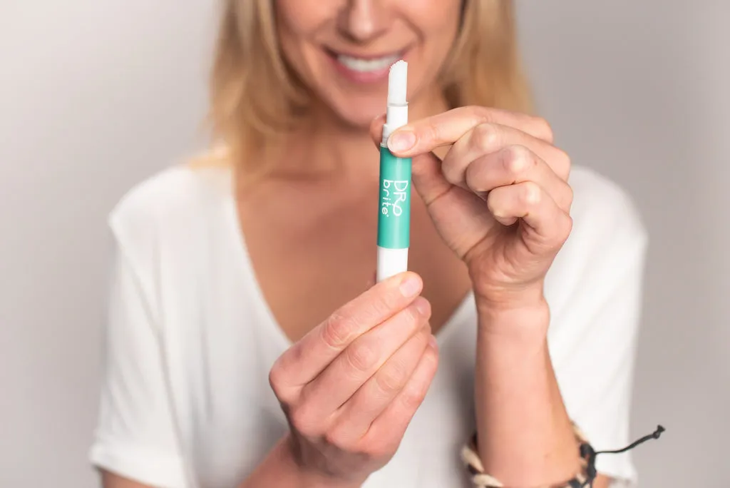 25470 whitening gel on gums image5